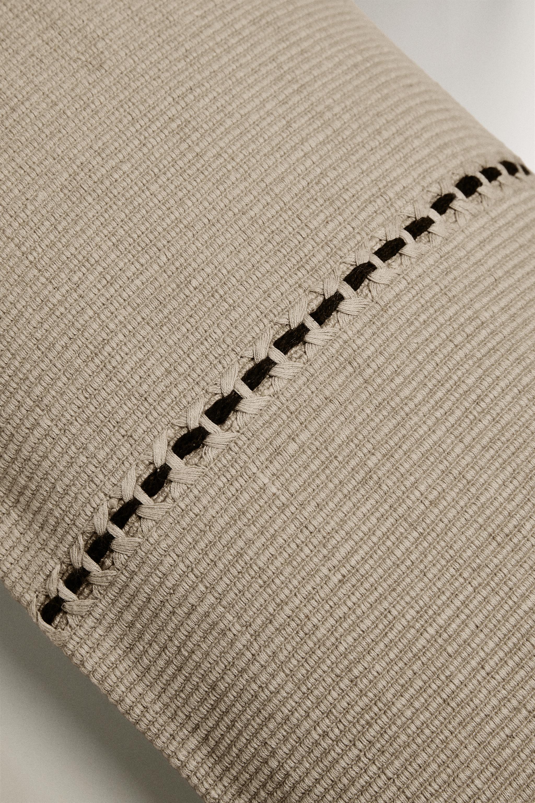 HOUSSE DE COUSSIN TRESSÉE